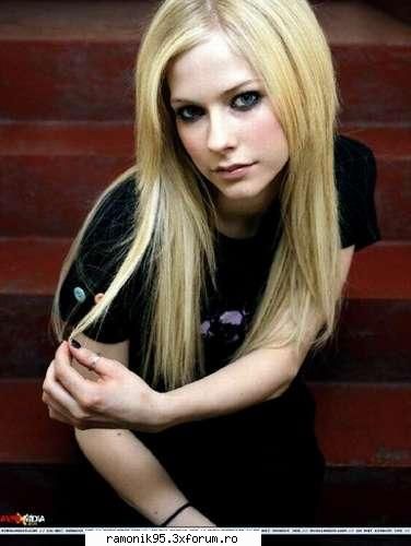 Avril Ramona Lavigne - ee.las''...dupa ce ramamn fara pze qu twins - rock & th 4 ever