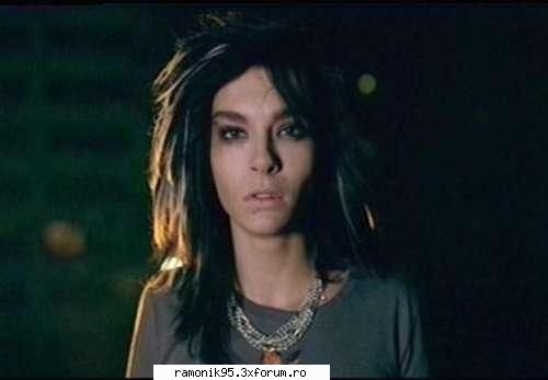 Bill kaulitz - Aseara m-am uitat la clip..mama...plangam k in - rock & th 4 ever