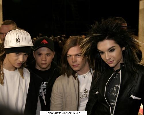 acum,ma apuc aici :dinti: tokio hotel