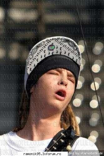 :limba:
ce bn se simtea  :rotfl:  :rotfl:  :rotfl: oare ce facea? :x tom kaulitz