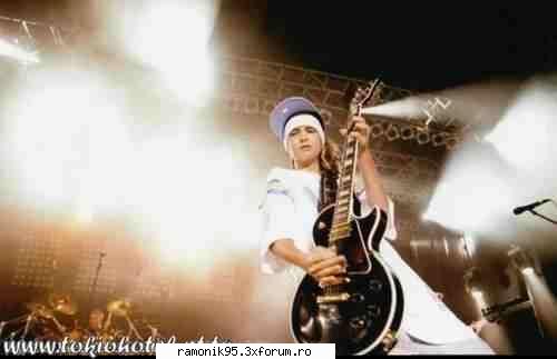 Tom kaulitz - ei, s-asa n-am ce face....stau aici, scriu si - rock & th 4 ever