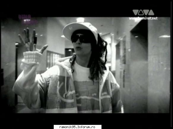 Tom kaulitz - daaa...asa e :x :x :x Ne bantuie :x Sh yo am img - rock & th 4 ever