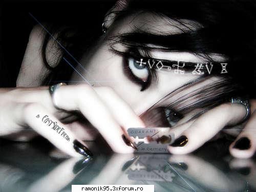 emo&gothic da..asa nici ramonik iei iau &nbsp; &nbsp;