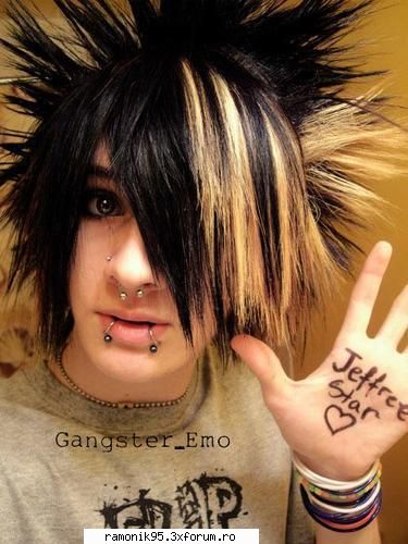 emo&gothic meritzi bataitza buna asta!!! bine &nbsp; &nbsp; ...eu vrea fiu